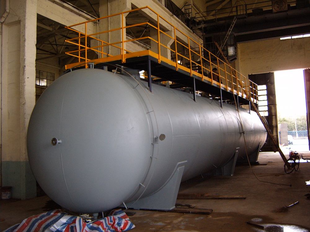 <b>合理選配鍋爐容量 對于鍋爐容量設計的選配，過(guò)去往往按規范要求，依據最大熱負荷來(lái)確定鍋爐容量，熱負荷的波動(dòng)只能通過(guò)鍋爐燃燒來(lái)調整相匹配，不但加大了成本投資，而且鍋爐常</b>