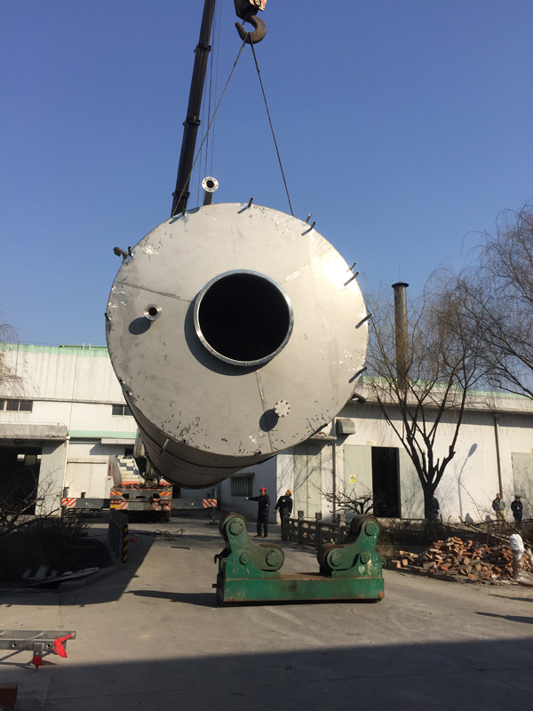 <b>不銹鋼、碳鋼制槽車(chē)、臥式立式貯罐、高位槽、計量罐。特殊規格可按用戶(hù)需求設計、制造。</b>